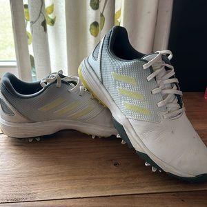 Women’s golf shoes